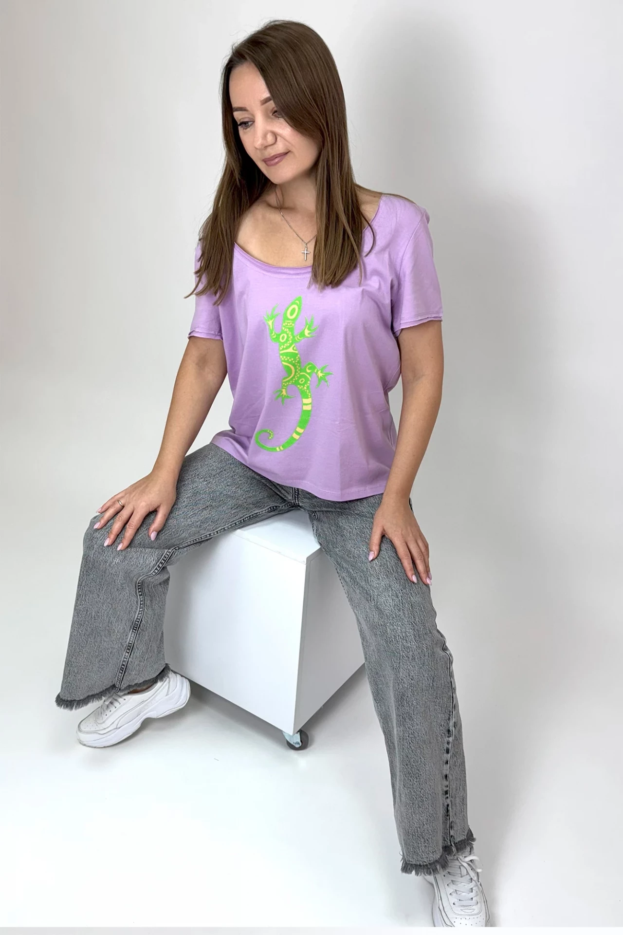 Футболка жіноча